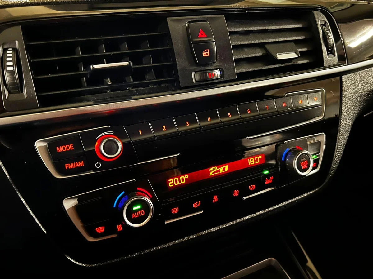 BMW 118 MILLENIAL 1.5 AT 2019 - Miniatura 13