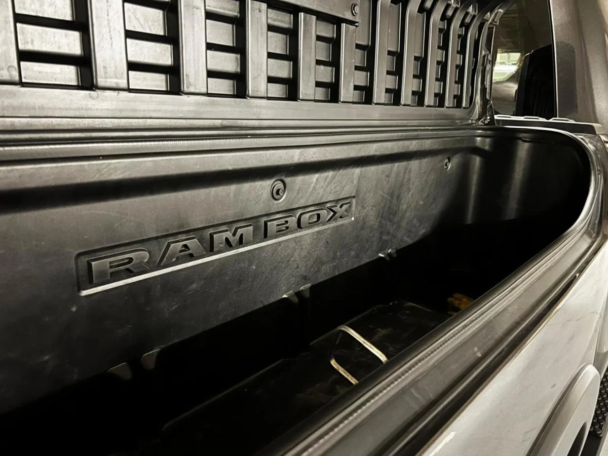 DODGE RAM 1500 REBEL 5.7 HEMI 2020 - Miniatura 14