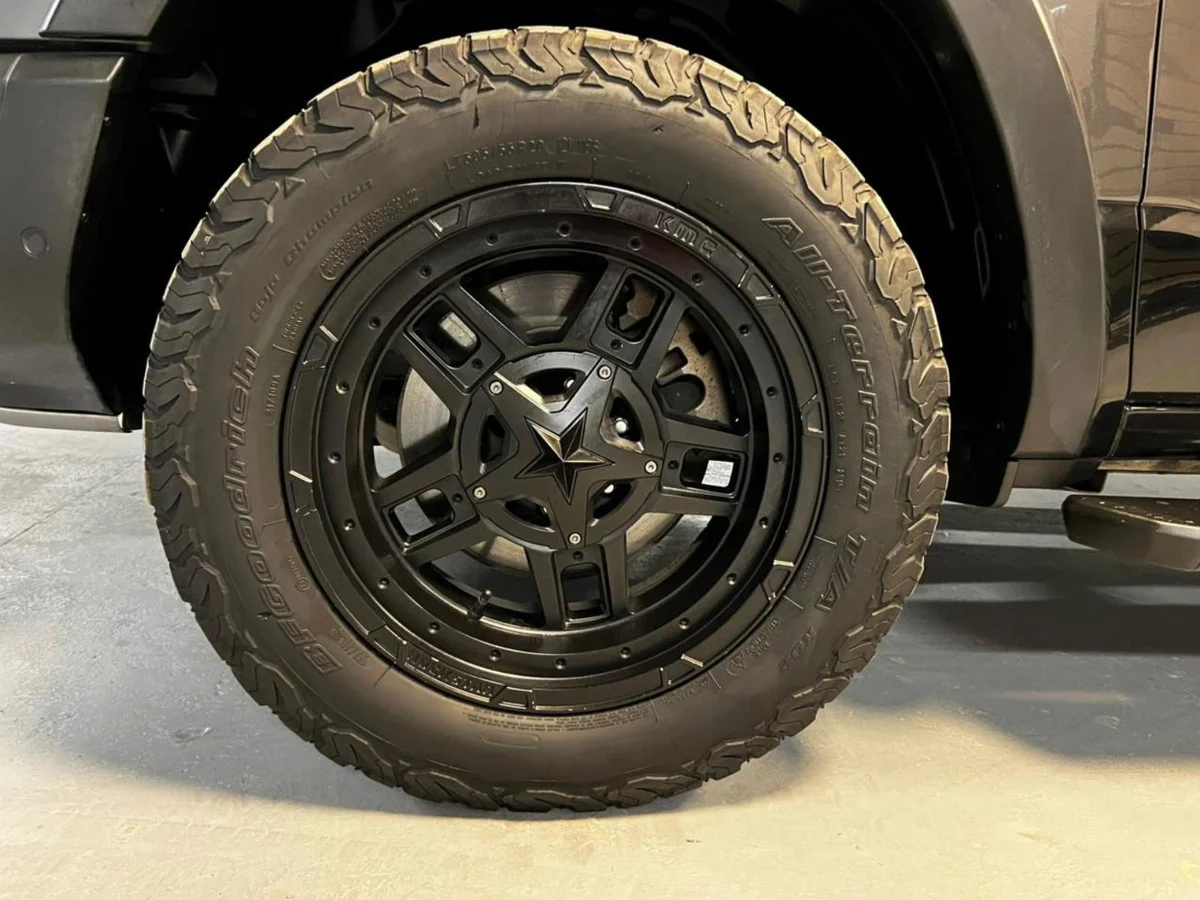 DODGE RAM 1500 REBEL 5.7 HEMI 2020 - Miniatura 19