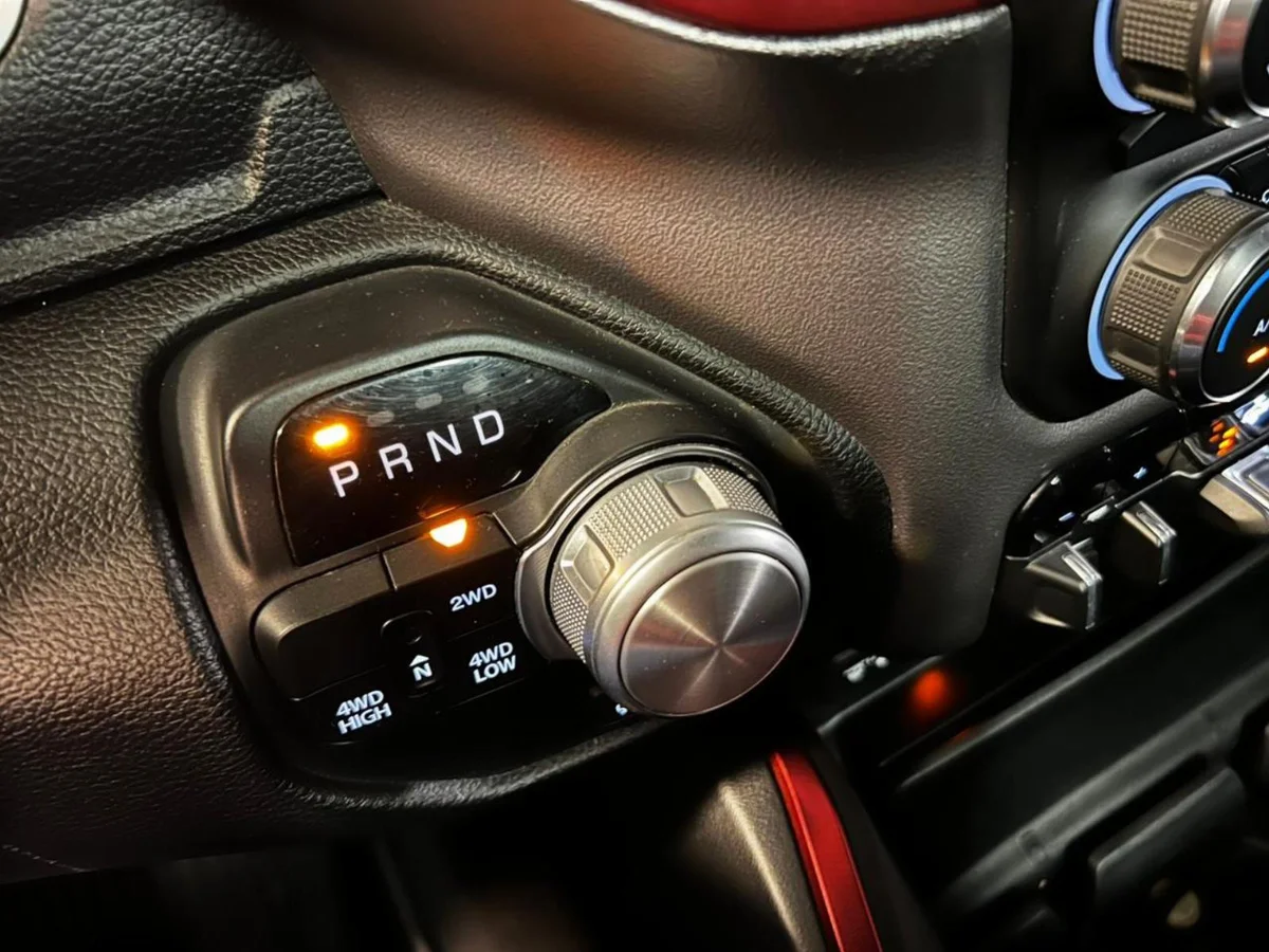 DODGE RAM 1500 REBEL 5.7 HEMI 2020 - Miniatura 15