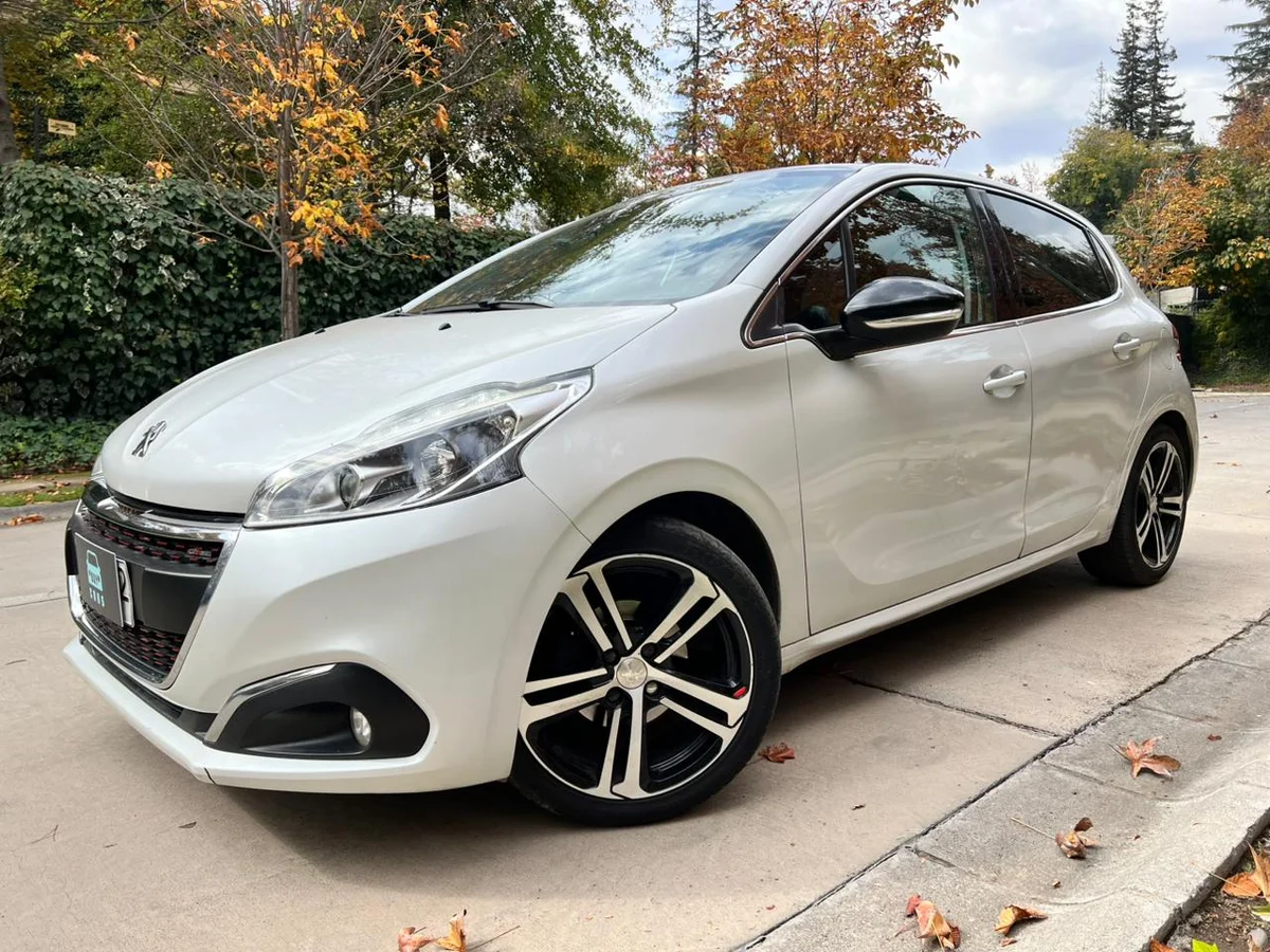 PEUGEOT 208 GT-LINE AUT 1.2L TURBO PURETECH AÑO 2017 - Miniatura 3
