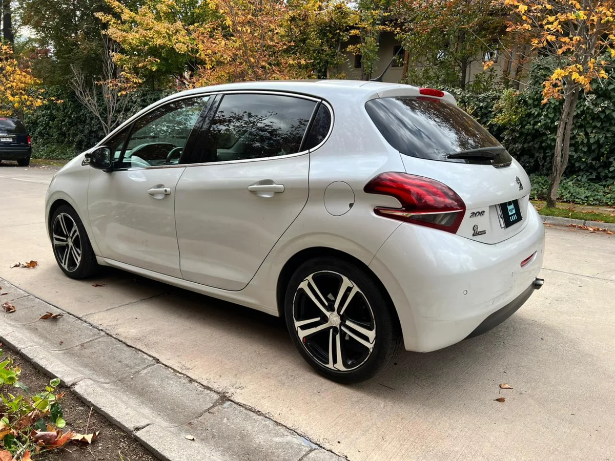 PEUGEOT 208 GT-LINE AUT 1.2L TURBO PURETECH AÑO 2017 - Miniatura 7