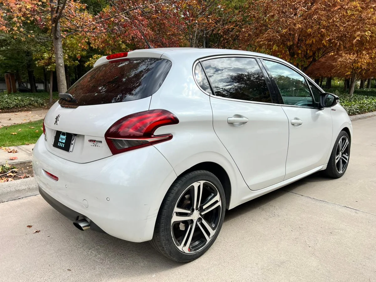 PEUGEOT 208 GT-LINE AUT 1.2L TURBO PURETECH AÑO 2017 - Miniatura 10
