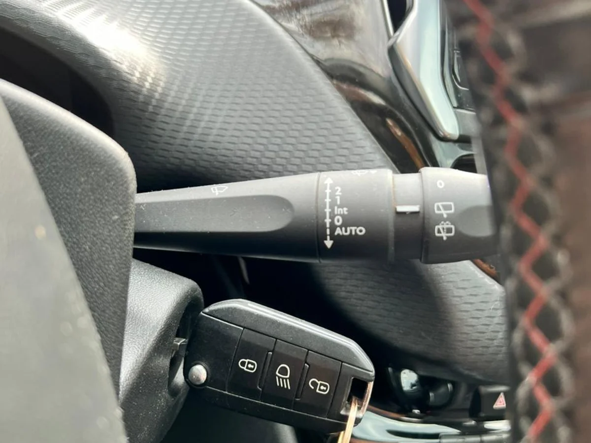 PEUGEOT 208 GT-LINE AUT 1.2L TURBO PURETECH AÑO 2017 - Miniatura 18