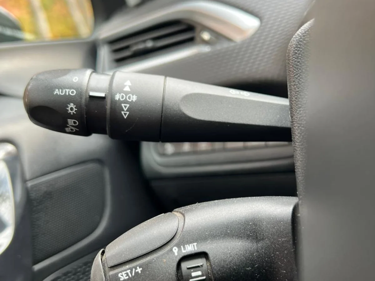 PEUGEOT 208 GT-LINE AUT 1.2L TURBO PURETECH AÑO 2017 - Miniatura 19