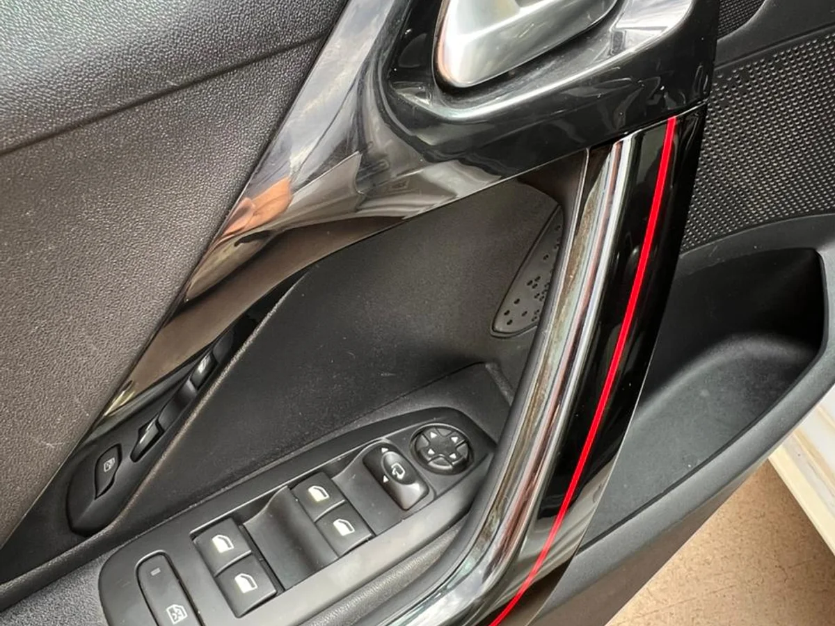 PEUGEOT 208 GT-LINE AUT 1.2L TURBO PURETECH AÑO 2017 - Miniatura 23