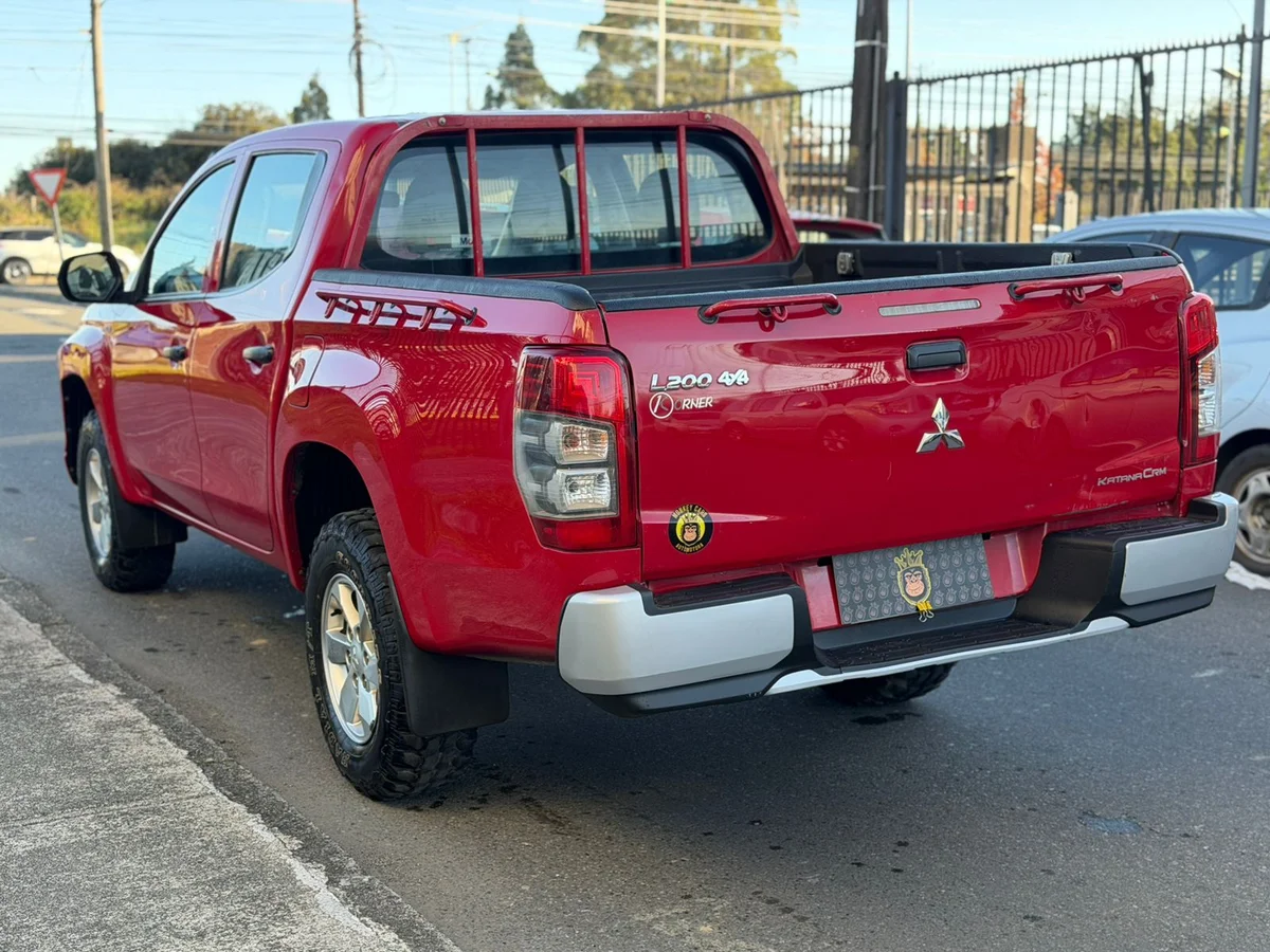 MITSUBISHI L200 2.4 KATANA CRM DIESEL SPECIAL PACK DOB. CAB. 4X4 MT 4P 2022