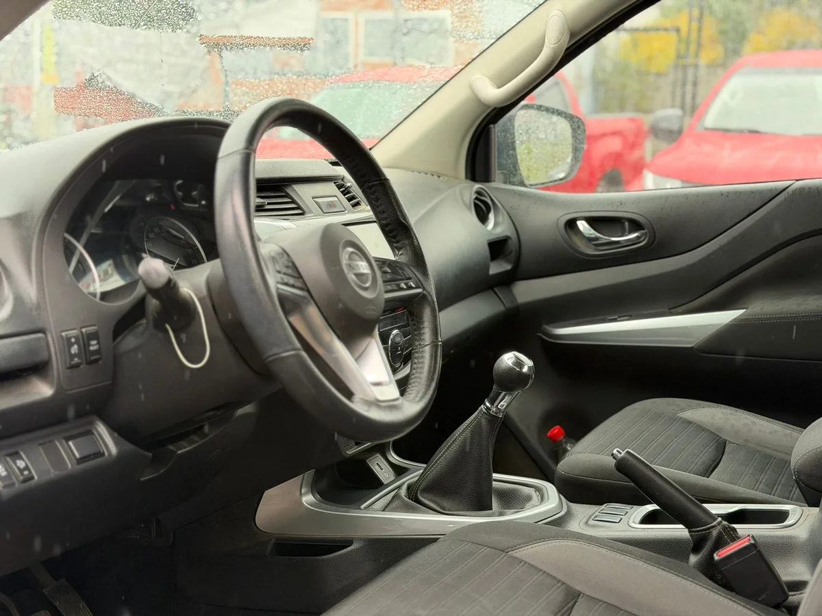 NISSAN Navara 2.3D SE DIESEL 4X2 DOB.CAB. MT 4P 2022 - Miniatura 7