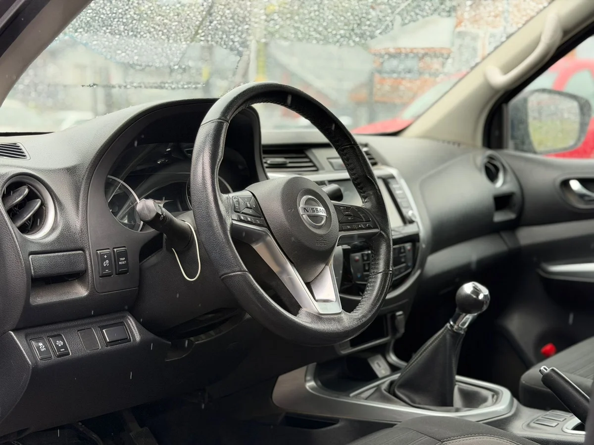 NISSAN Navara 2.3D SE DIESEL 4X2 DOB.CAB. MT 4P 2022 - Miniatura 8