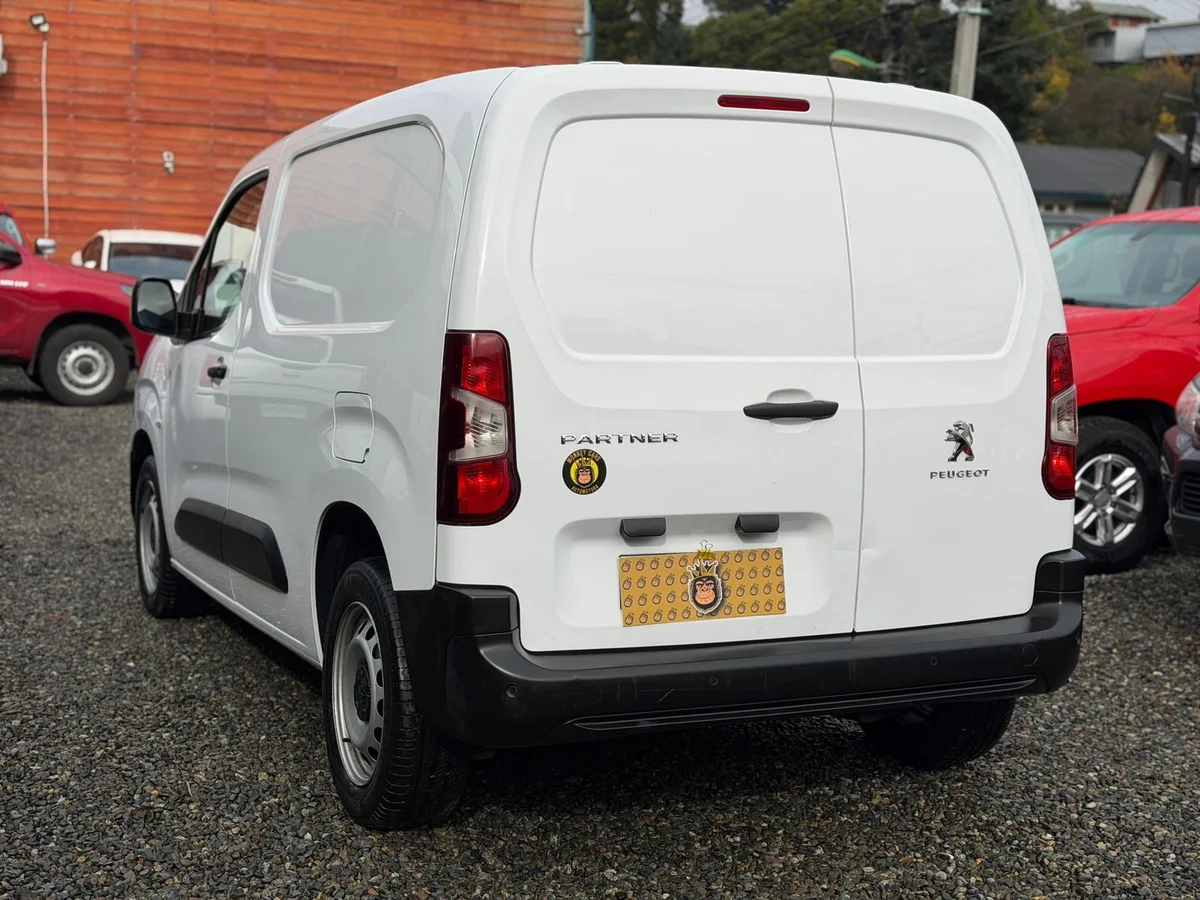 PEUGEOT Partner 1.5 L1 HDI DIESEL 100HP 4X2 MT 5P 2024