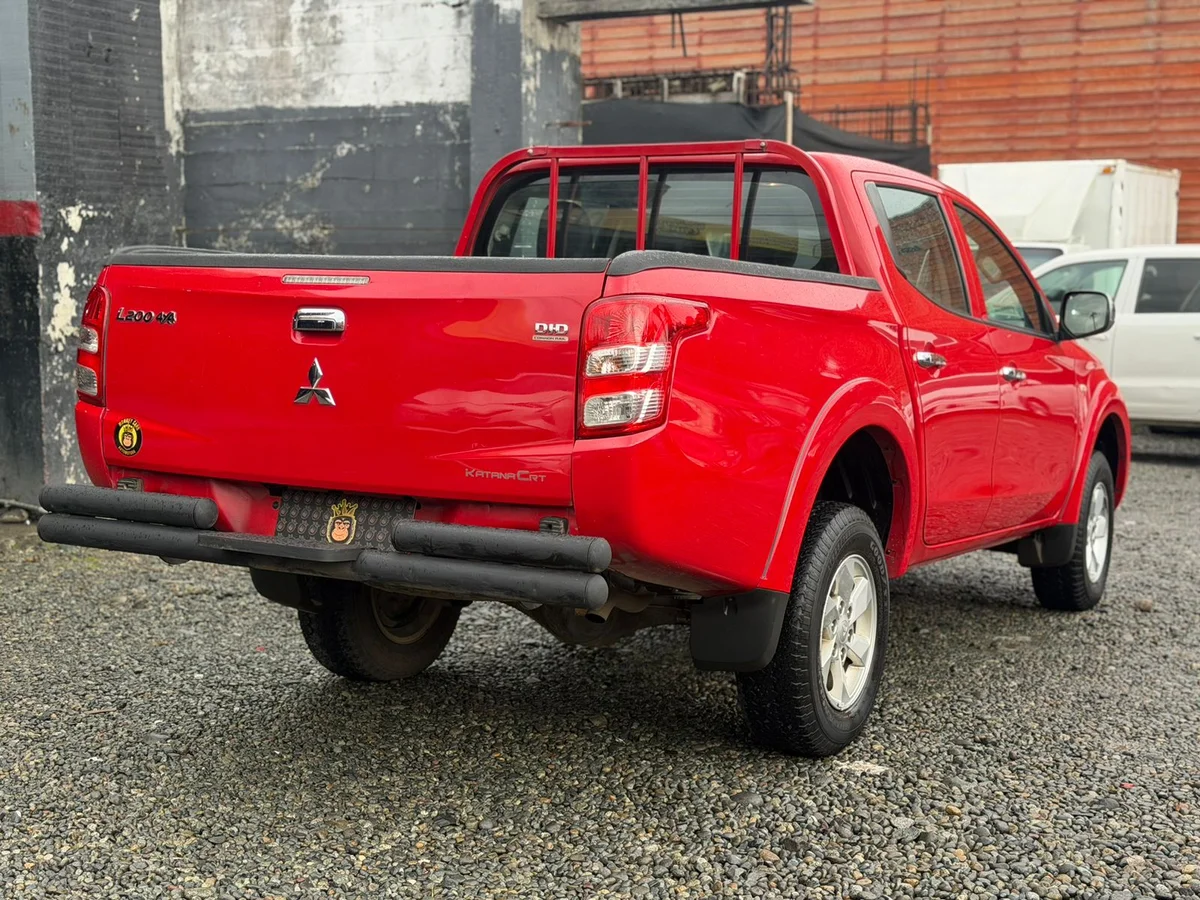 MITSUBISHI L200 2.4 KATANA CRT DOB. CAB. DIESEL 4X4 MT 4P 2019