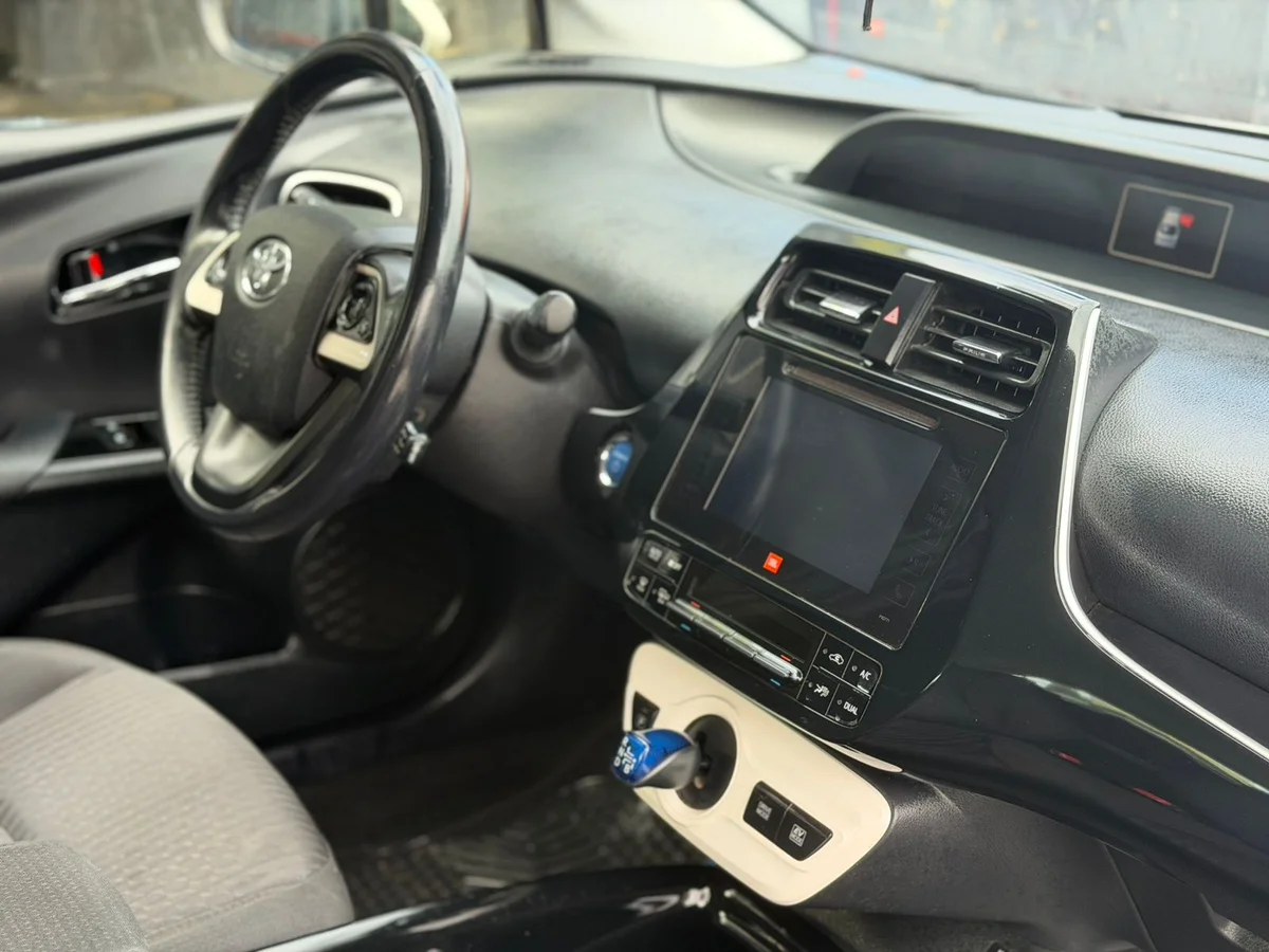 TOYOTA Prius 1.8 4X2 CVT AT 5P 2018 - Miniatura 11