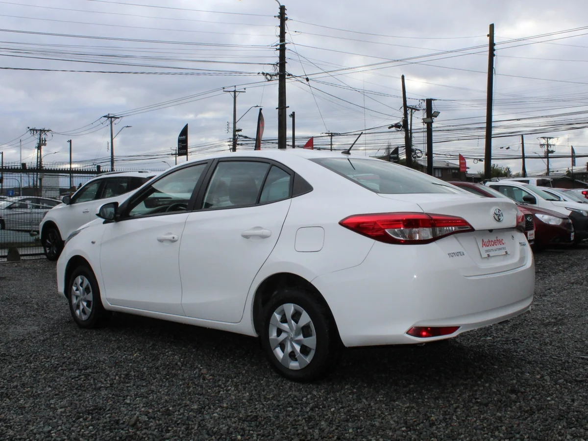 TOYOTA YARIS XLI 1.5 - Miniatura 9