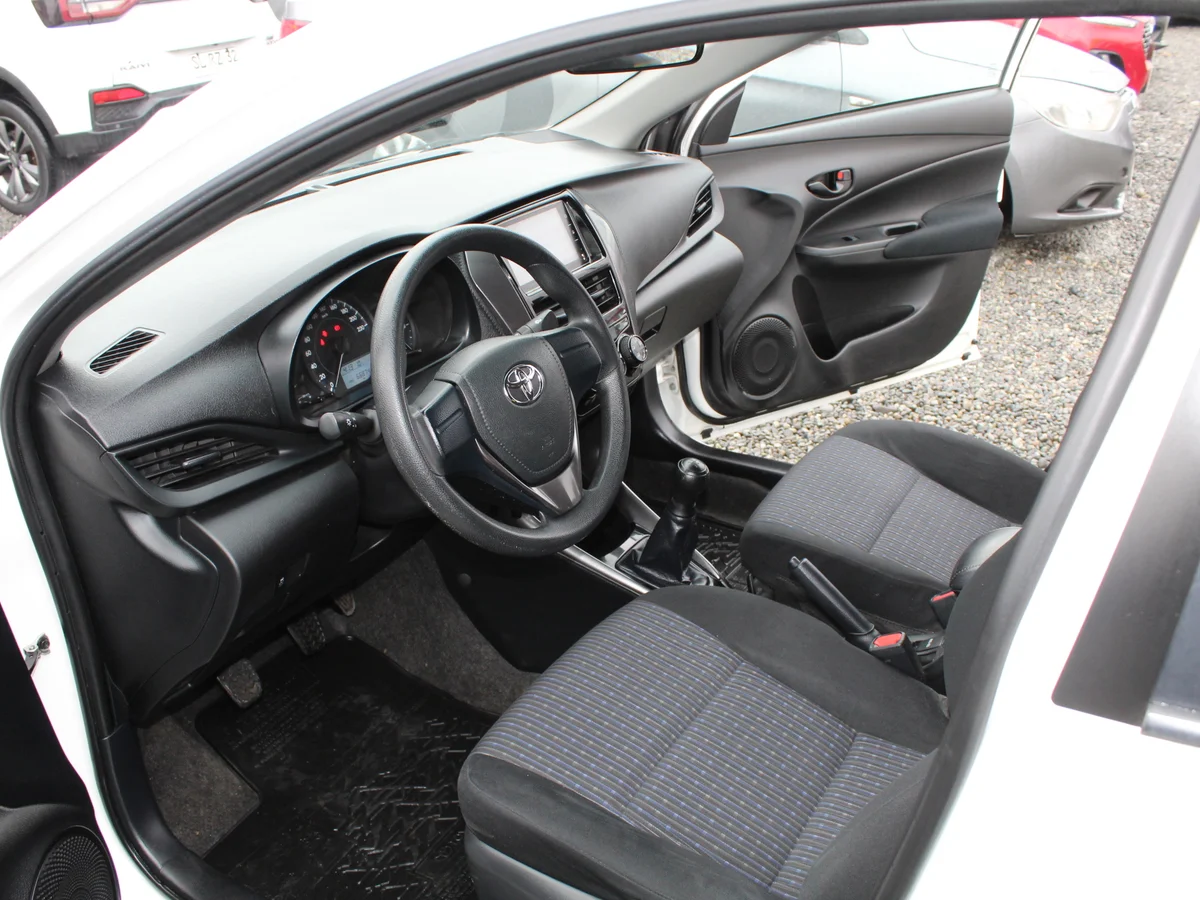 TOYOTA YARIS XLI 1.5 - Miniatura 12