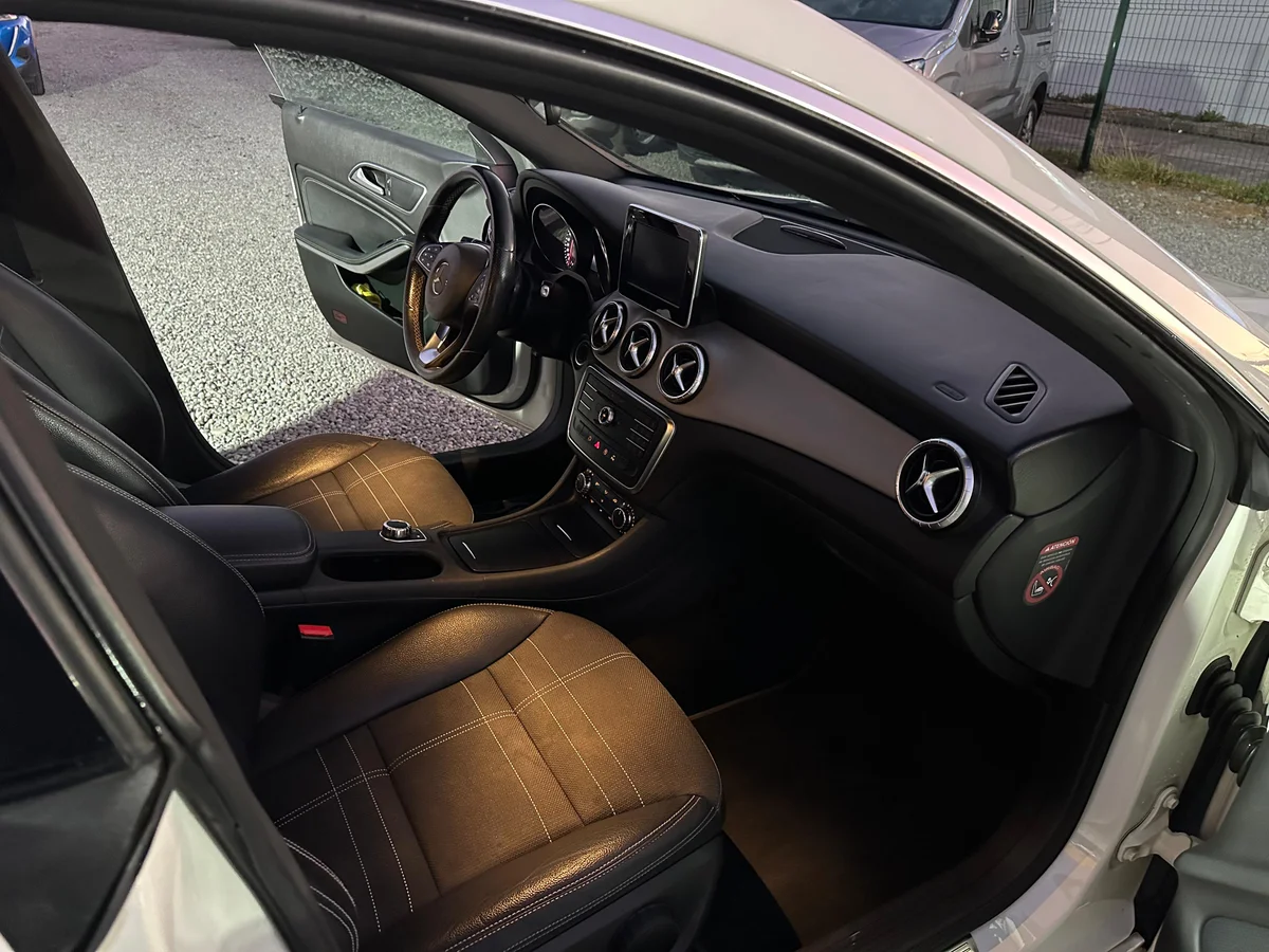 MERCEDES BENZ CLA 180 AUT. 2021