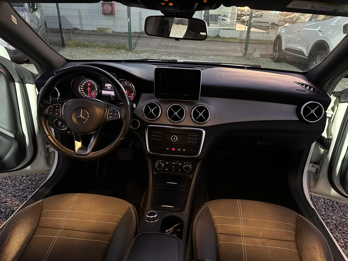 MERCEDES BENZ CLA 180 AUT. 2021