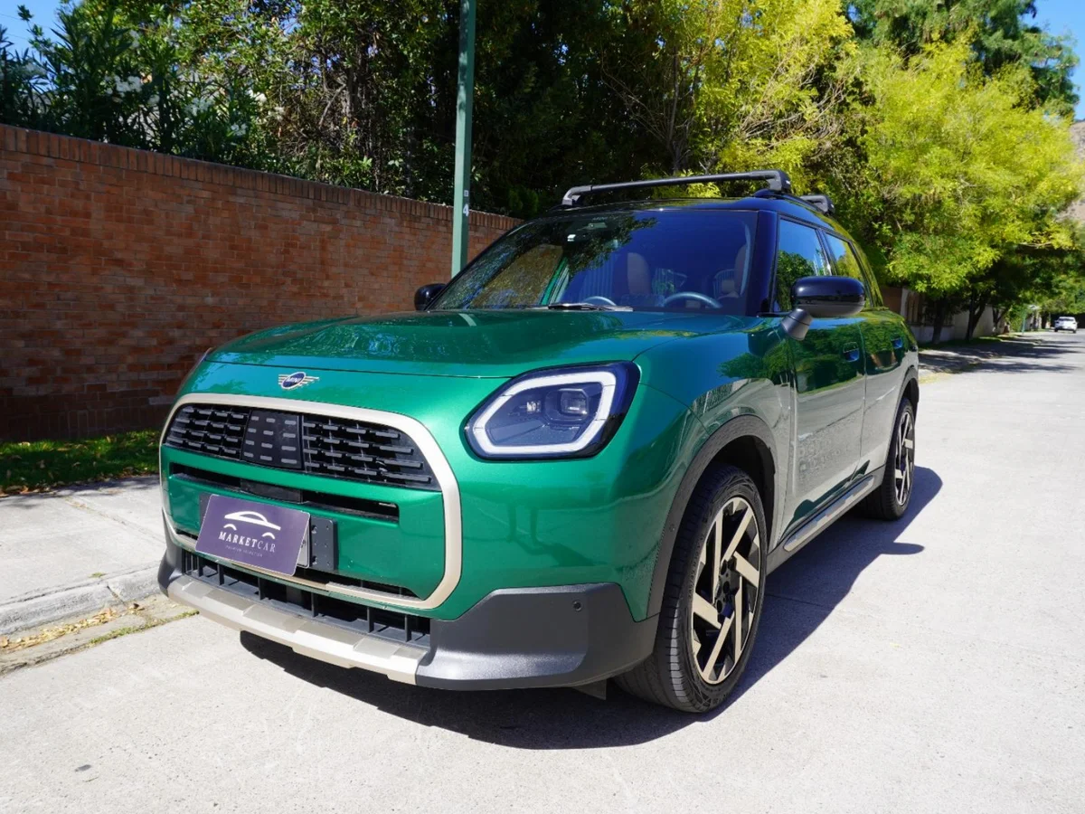 MINI Countryman Favoured Año 2025 miniatura 1