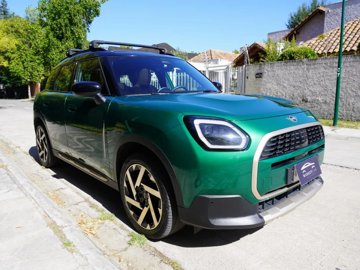 MINI Countryman Favoured Año 2025 miniatura 3