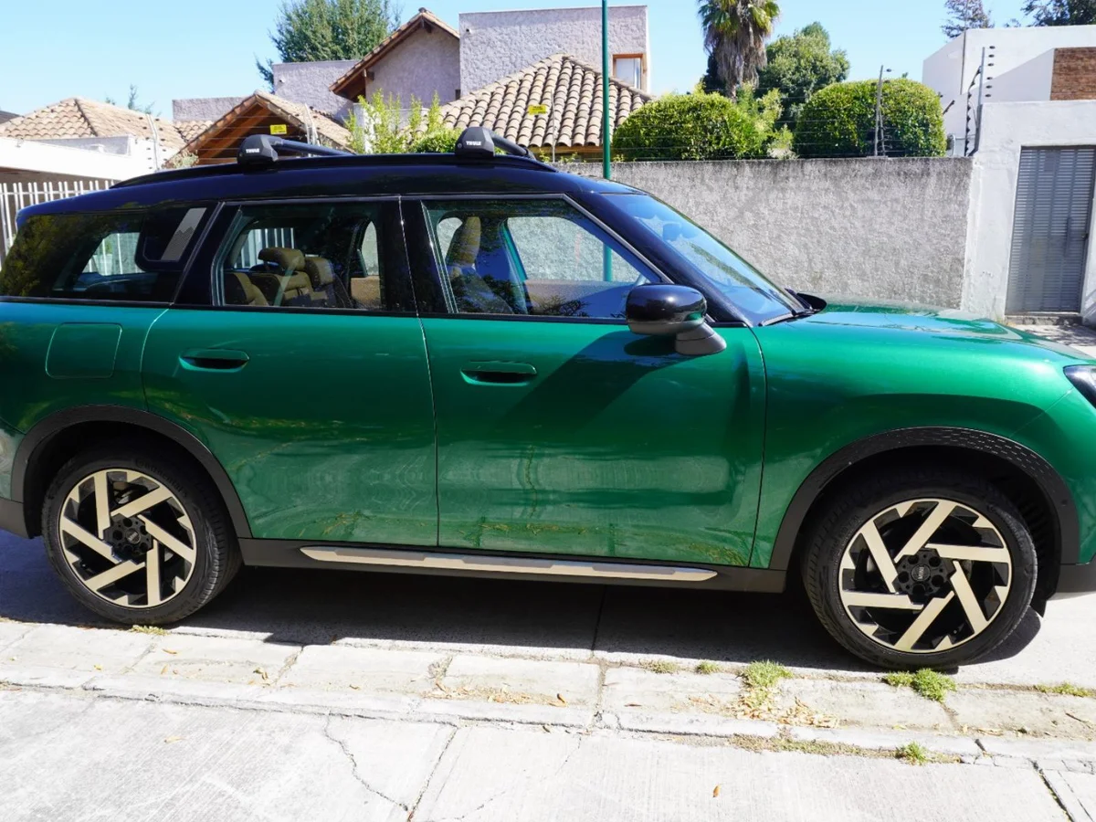 MINI Countryman Favoured Año 2025 miniatura 4