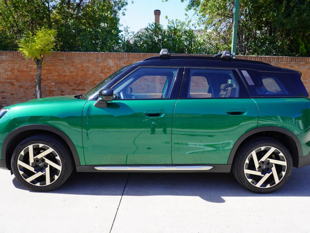 MINI Countryman Favoured Año 2025 miniatura 5