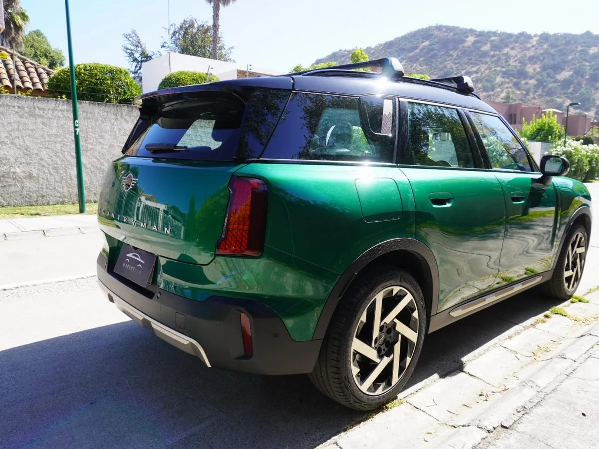 MINI Countryman Favoured Año 2025 miniatura 6