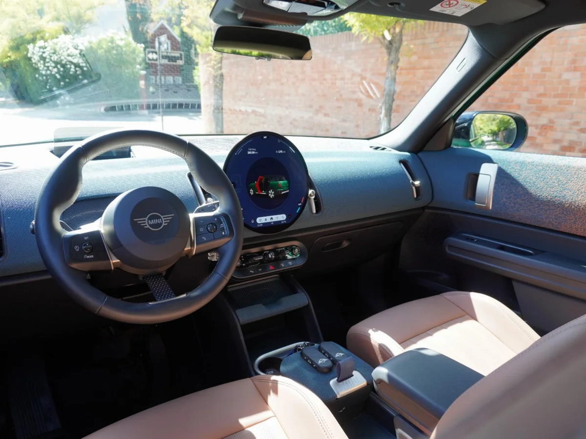 MINI Countryman Favoured Año 2025 miniatura 18