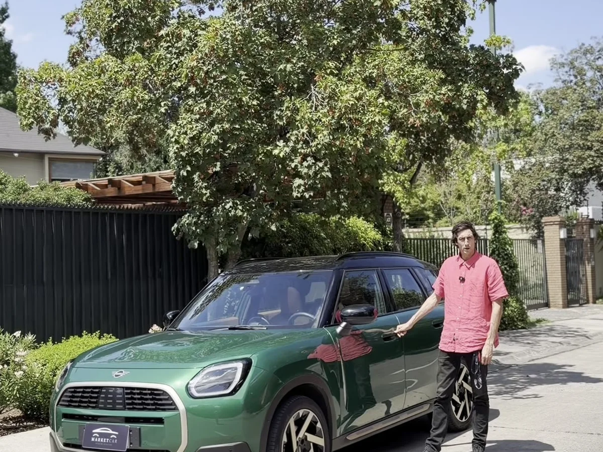 MINI Countryman Cooper Favoured 2025 miniatura 31