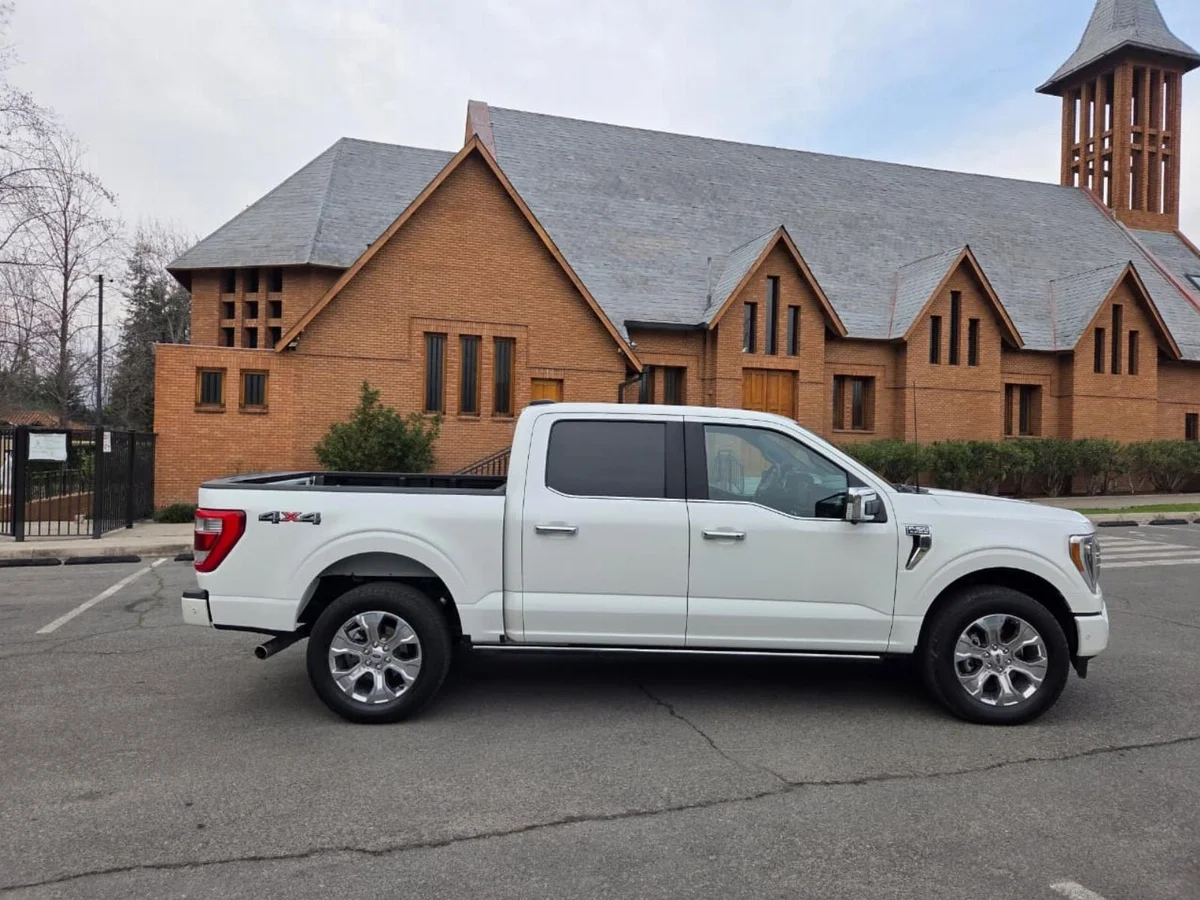 Ford F-150 Platinum 4x4 3.5 Año 2024 miniatura 4