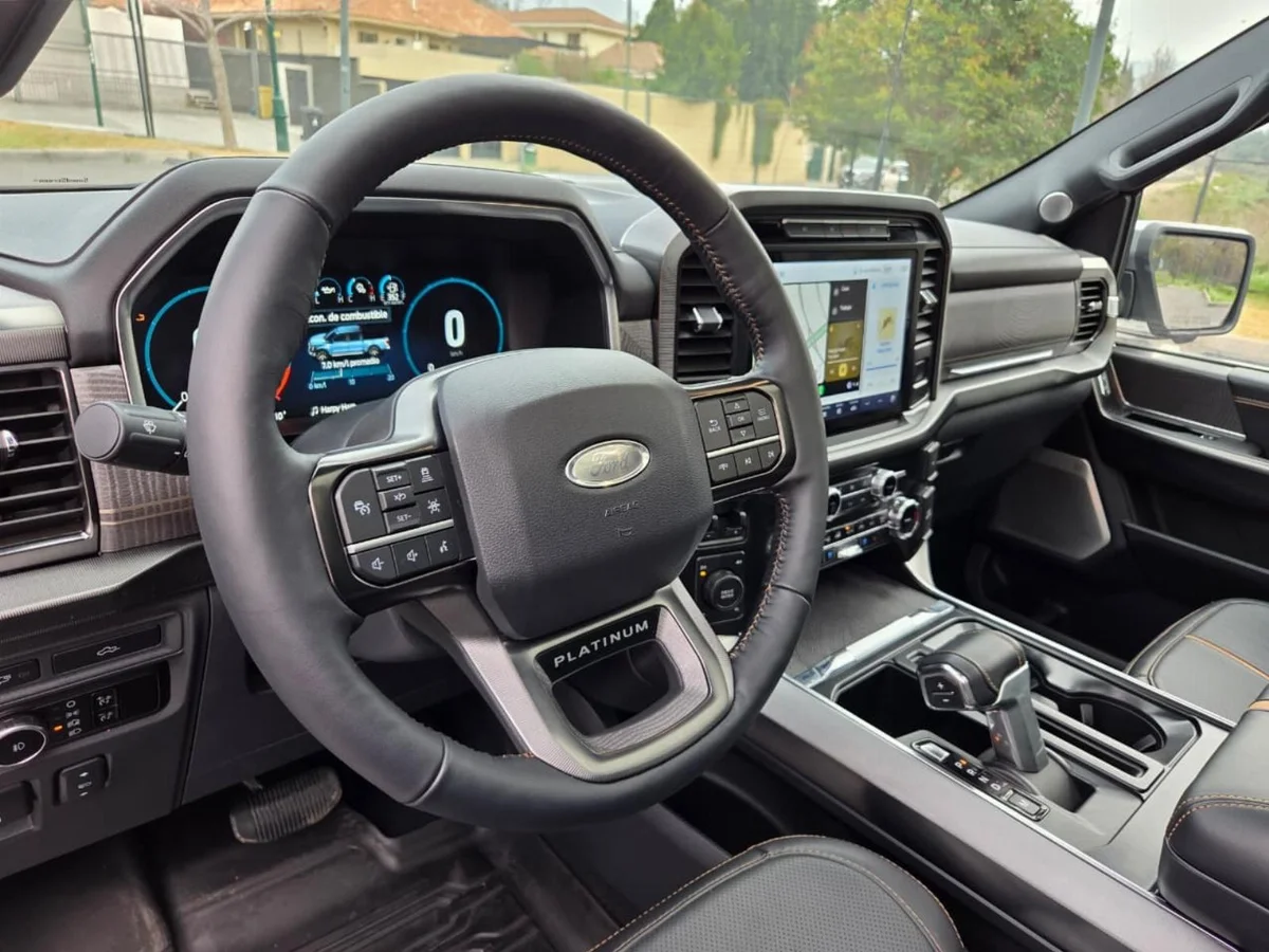 Ford F-150 Platinum 4x4 3.5 Año 2024 miniatura 26