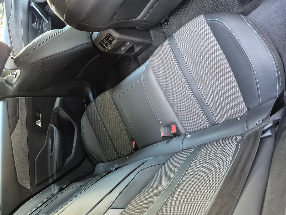Peugeot 308 Bluehdi - Miniatura 13