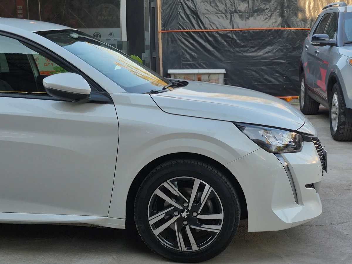 Peugeot 208 - Miniatura 3