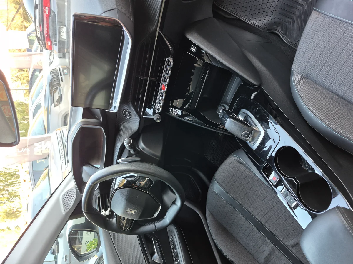 Peugeot 208 - Miniatura 6