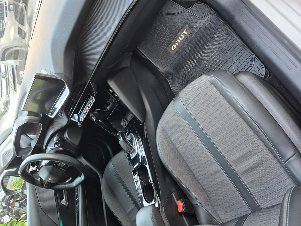 Peugeot 208 - Miniatura 7