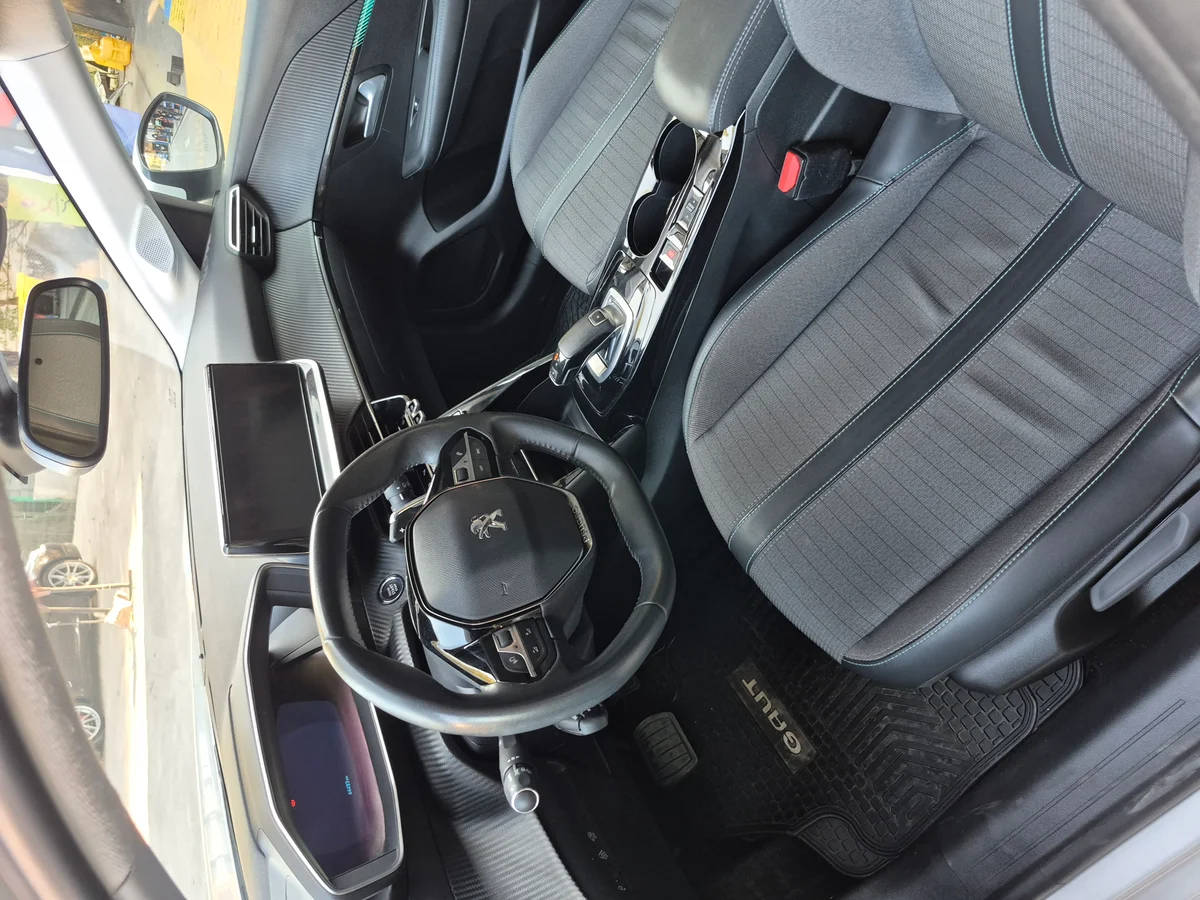 Peugeot 208 - Miniatura 14