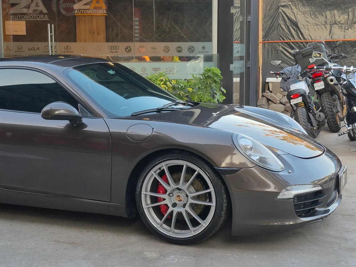 Porsche 911 Carrera S - Miniatura 4