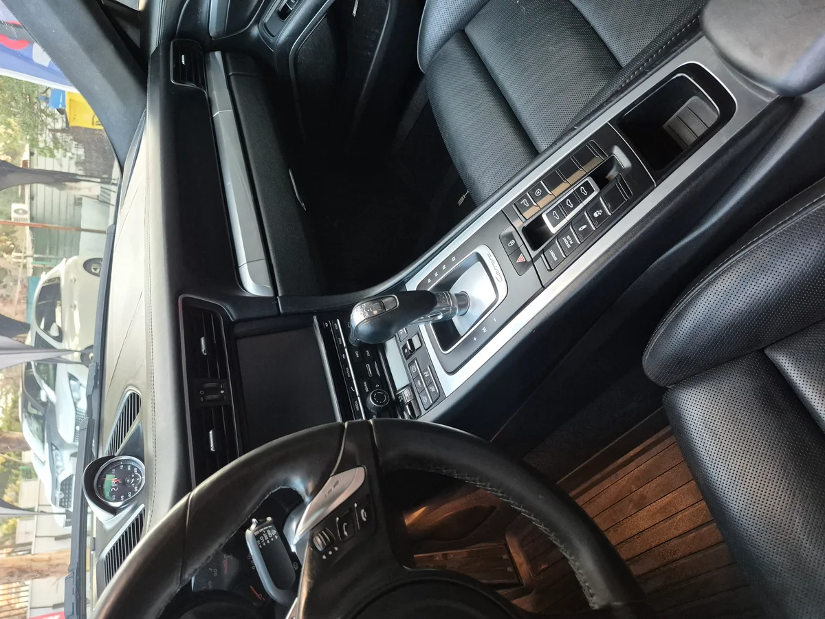 Porsche 911 Carrera S - Miniatura 9