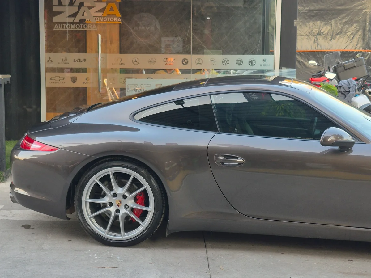 Porsche 911 Carrera S - Miniatura 17