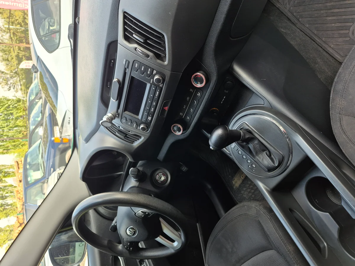 Kia Sportage 2.0 - Miniatura 8
