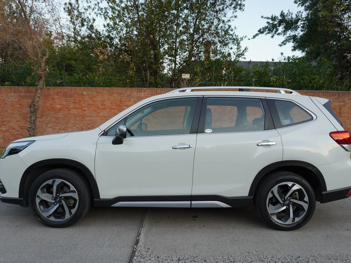 Subaru Forester 2.5 Limited AT 4x4. Año 2022 miniatura 8