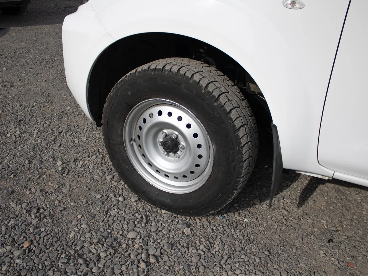 Nissan Navara SE 4x2 2023 miniatura 4