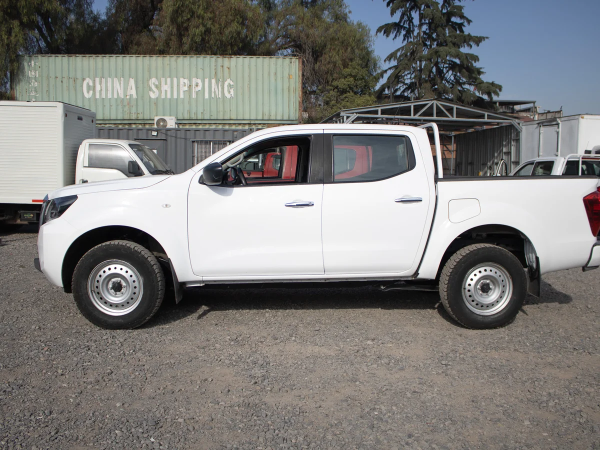 Nissan Navara SE 4x2 2023 miniatura 5