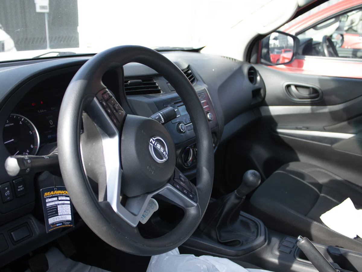 Nissan Navara SE 4x2 2023 miniatura 6