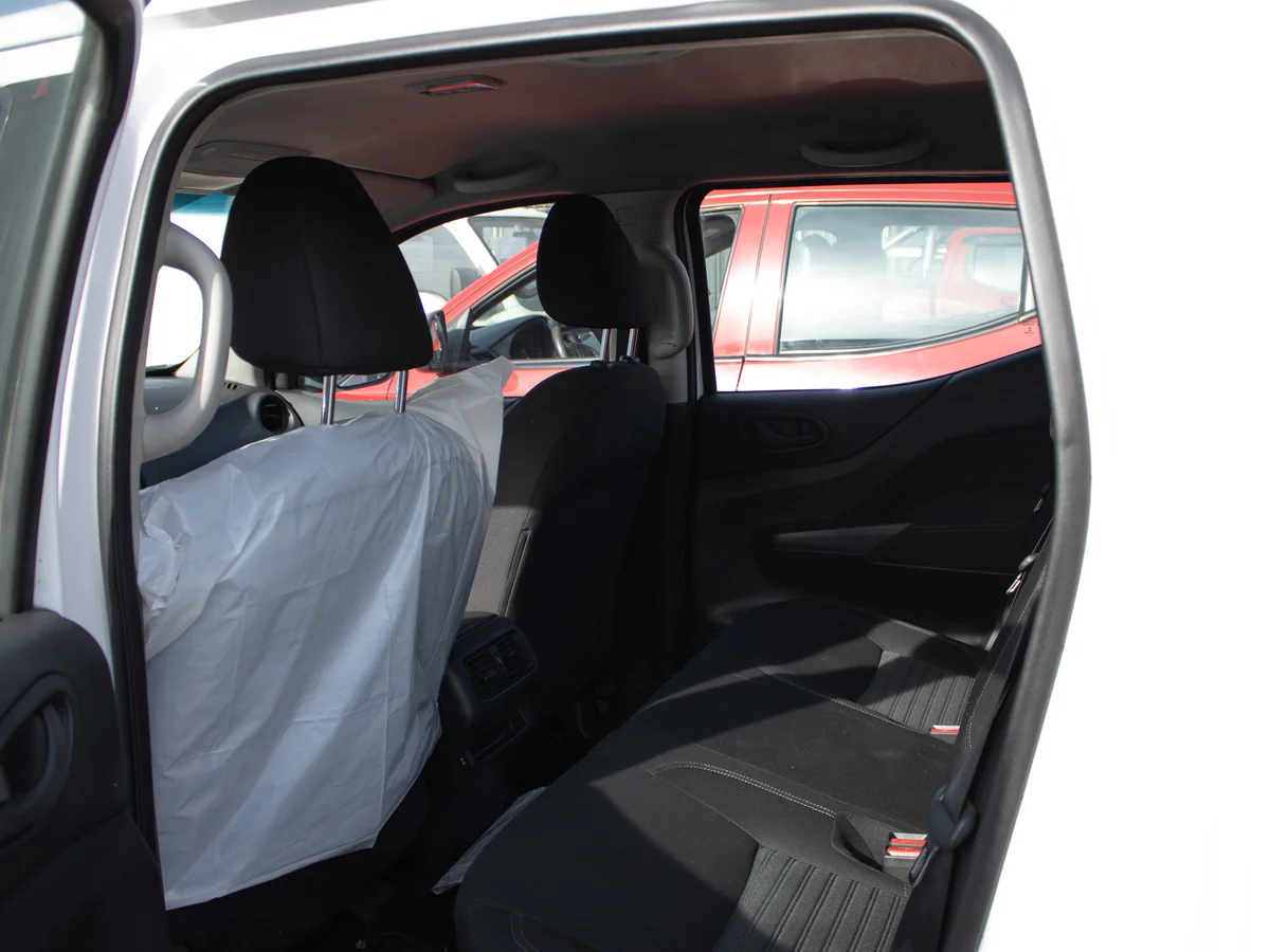 Nissan Navara SE 4x2 2023 miniatura 8