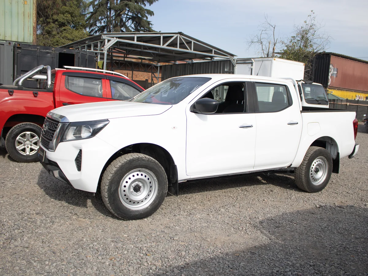 Nissan Navara SE 4x2 2023 miniatura 4