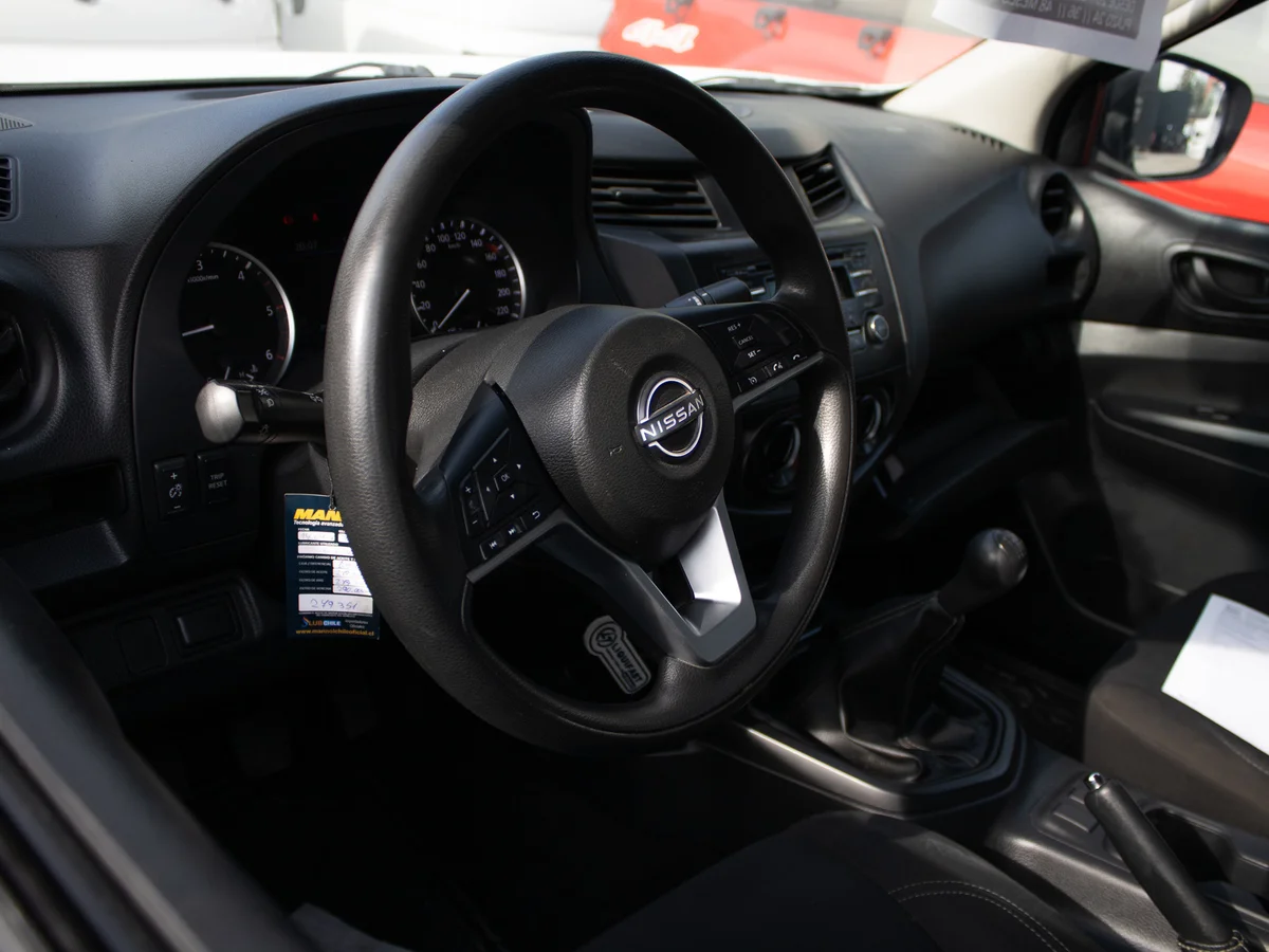 Nissan Navara SE 4x2 2023 miniatura 6