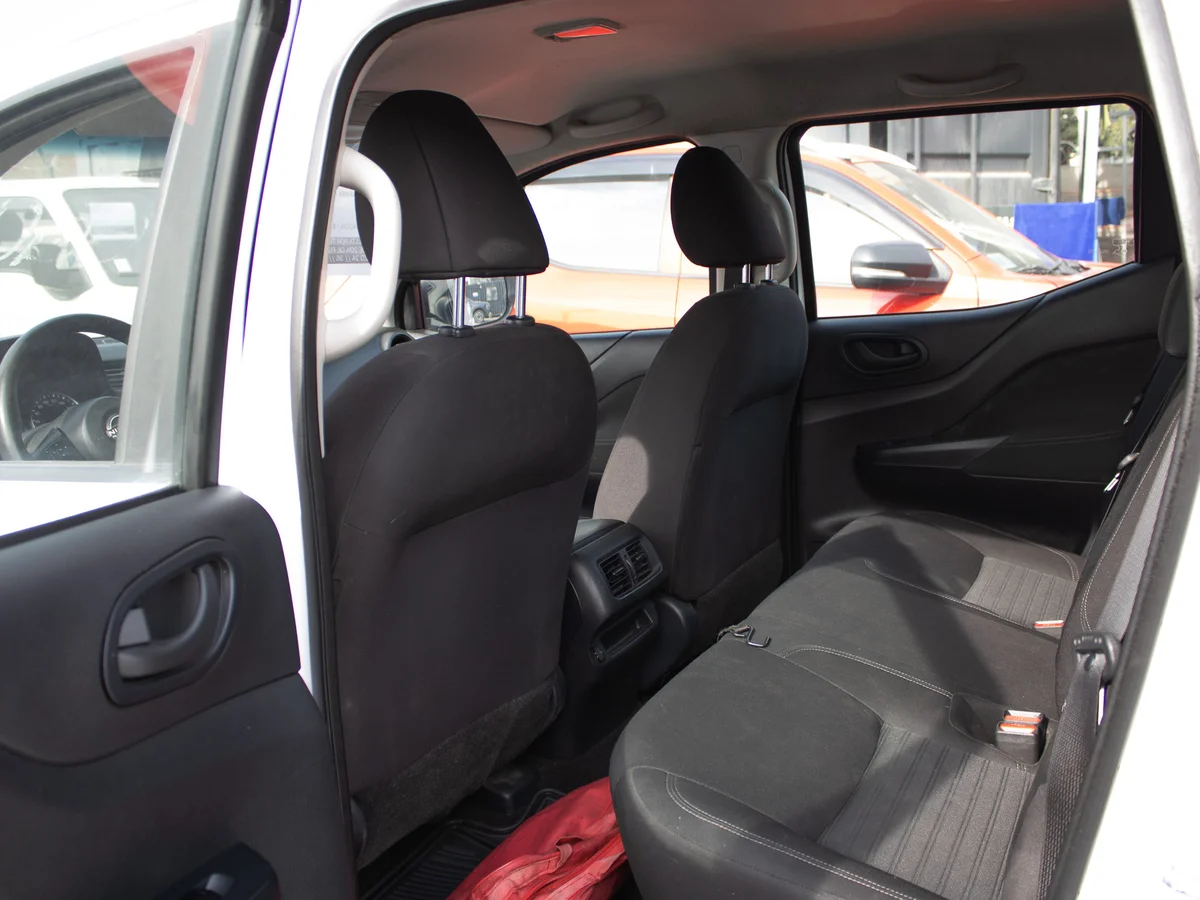Nissan Navara SE 4x2 2023 miniatura 8