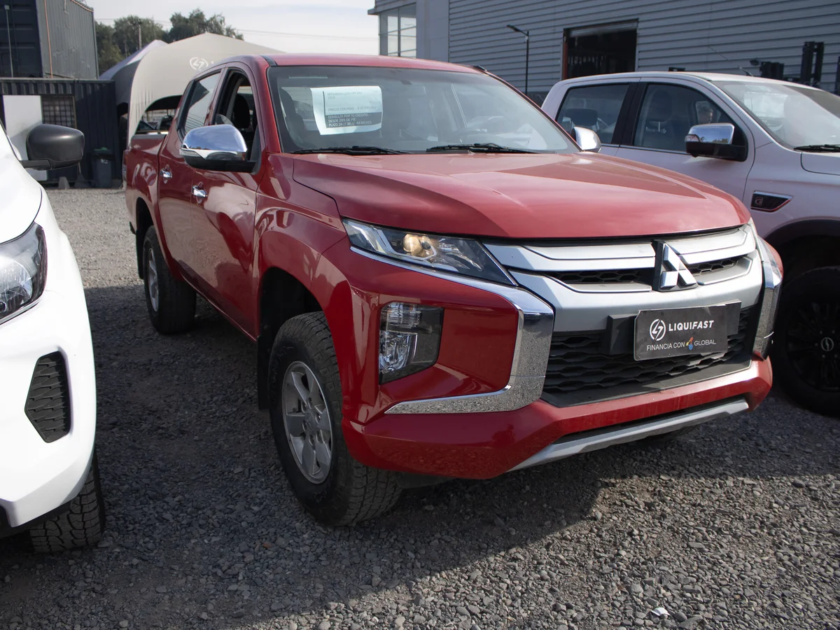 Mitsubishi L200 4x4 2022 miniatura 4