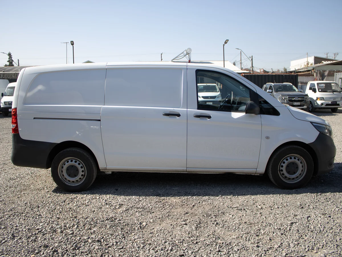 Mercedes Benz Vito 111 2022 miniatura 5