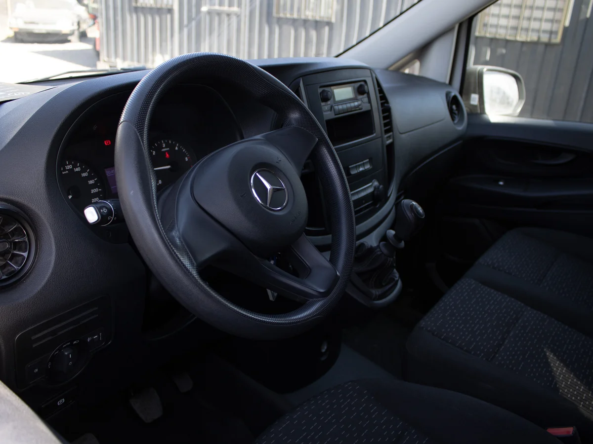 Mercedes Benz Vito 111 2022 miniatura 8