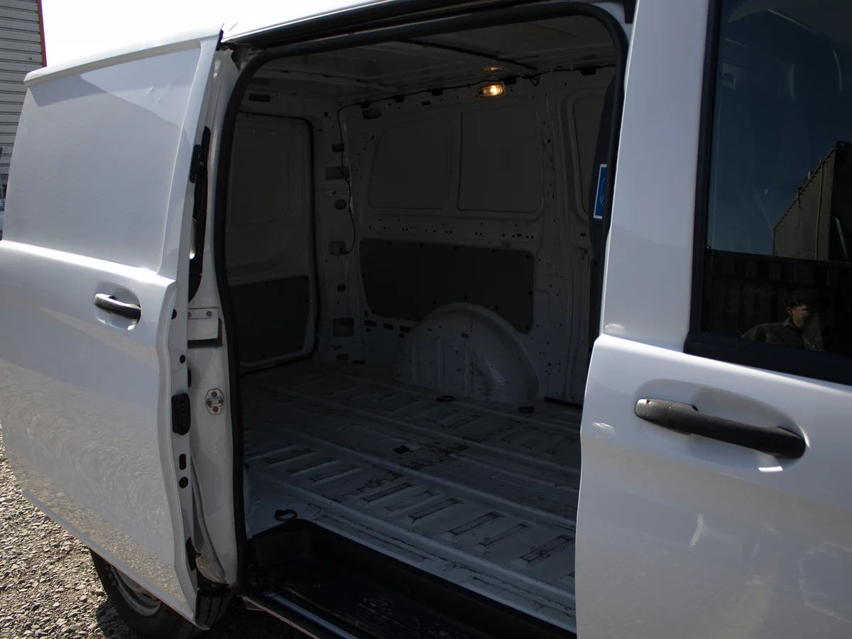 Mercedes Benz Vito 111 2022 miniatura 9